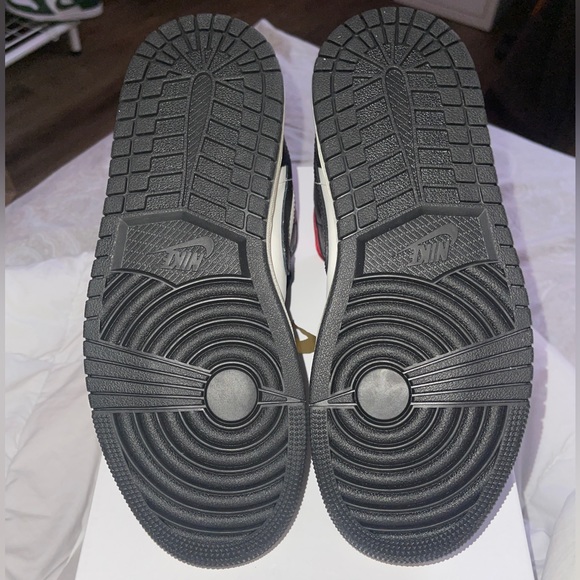 Jordan 1 Mid Black Sail Gym Red - Picture 2 of 5